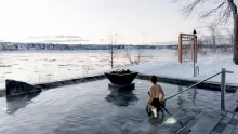 Piscine chauffée sur la berge du fleuve Saint-Laurent - Photo © Strøm spa nordique